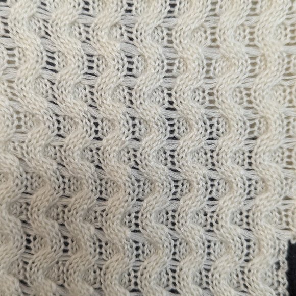 Few Moda Cable Pattern Sweater | Black, White | Size S - Picture 6 of 8